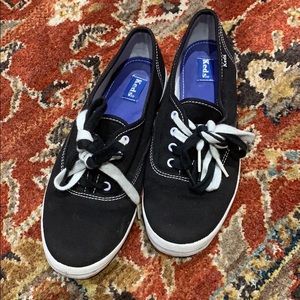 Black and White Keds 6.5
